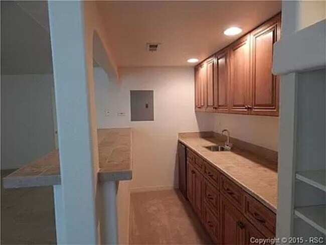 Building Photo - 1319 Lily Lake Dr