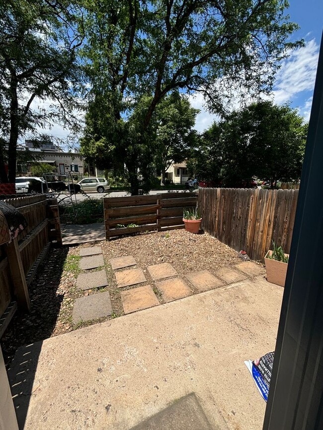 Building Photo - Updated 1 Bed/1 Bath Duplex in Lohi