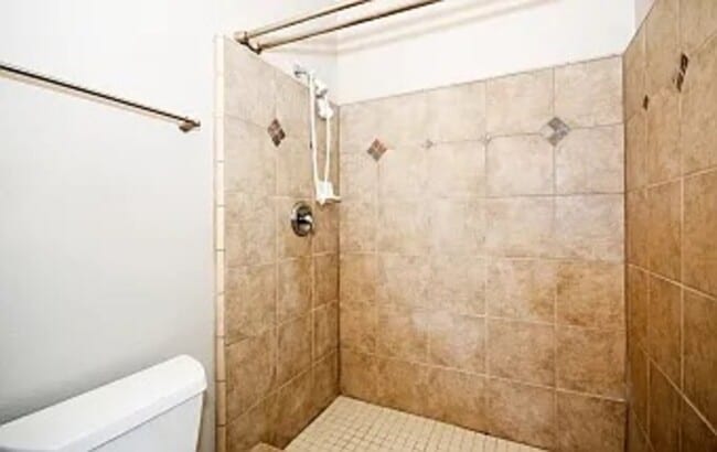 Building Photo - 10921 Sabre Hill Dr