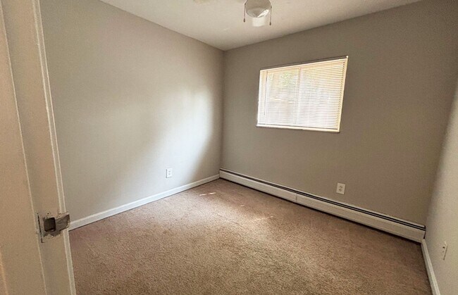 Building Photo - 550 Lowell Ave