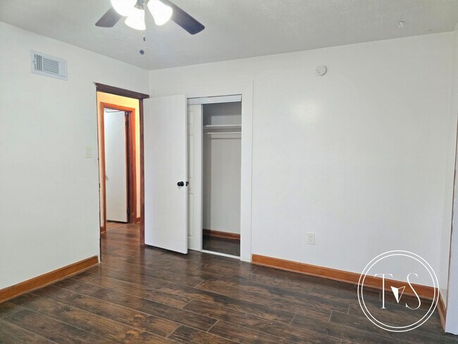 Building Photo - Charming 3-bedrooms/1-bath home in LaRoche Park