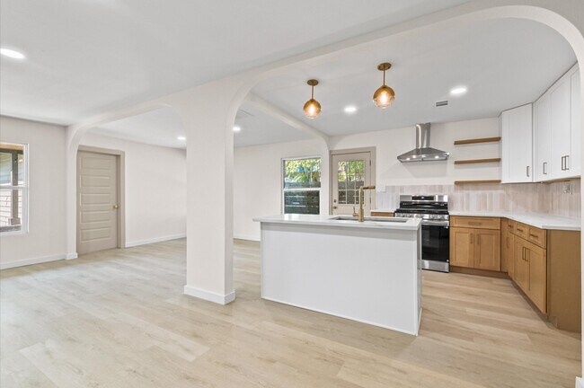 Building Photo - 6527 Beekman Rd