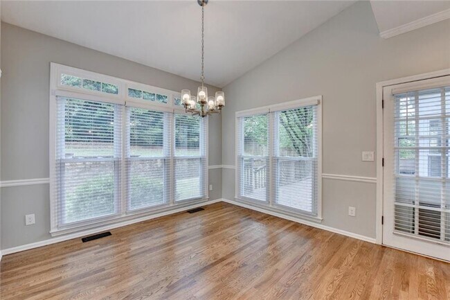 Building Photo - 10665 Wren Ridge Rd