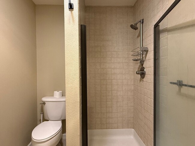 Building Photo - Beautiful 2 Bed 2 Bath Condo Near Sacred H...