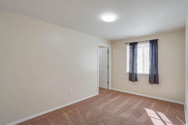 Building Photo - THREE BEDROOM WITH FENCED YARD