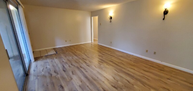 Building Photo - 2213 Voorhees Ave