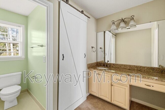 Building Photo - 792 Greenwood Dr