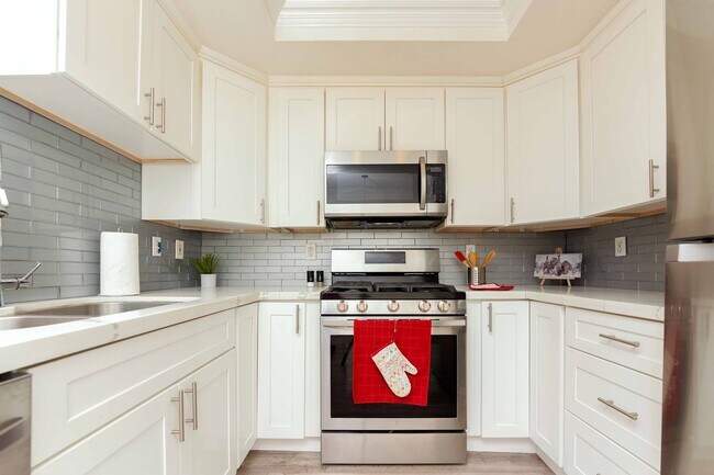 Building Photo - ****AVAILABLE NOW!! TWO BEDROOM TWO BATH CONDO IN GREAT LOCATION!!!!!!