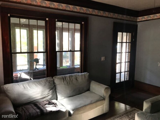 Building Photo - 1 br, 1 bath Apartment - 870 Greenwood Ave NE