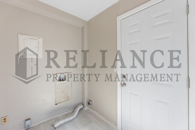 Building Photo - 1334 S Dodge Ave