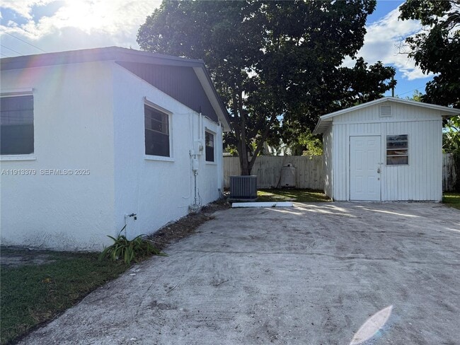 Building Photo - 601 SW 10th St