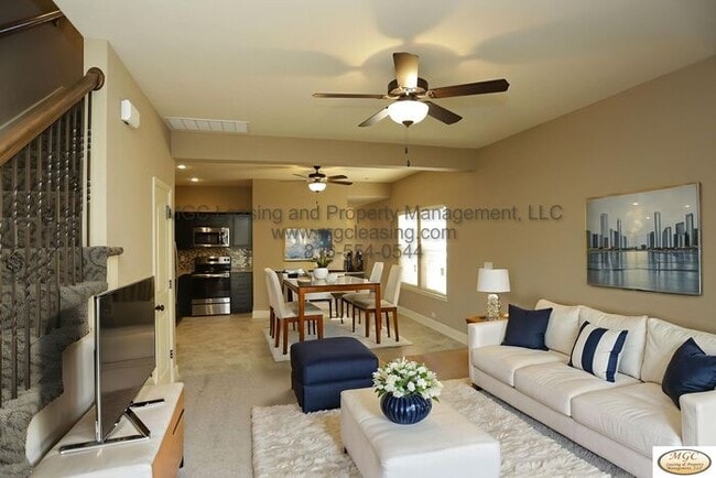 Building Photo - Modern Townhome with Designer Kitchen and High-End Touches in Raymore!