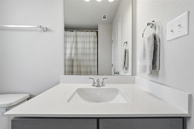 Building Photo - 641 Running Creek Dr