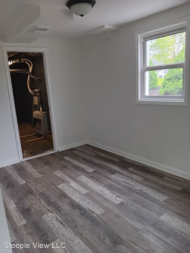 Building Photo - 3 br, 1 bath House - 545 Winifred Road