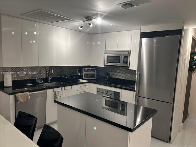 Building Photo - 92 SW 3rd St