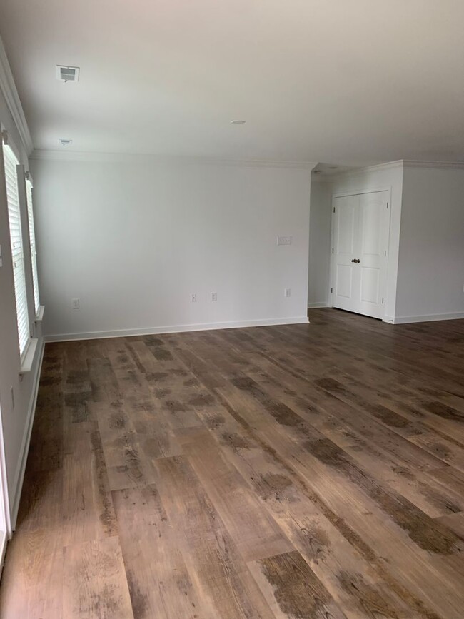 Building Photo - SPRING MILLS CARDINAL POINT VILLA
