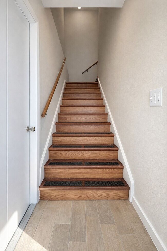 Building Photo - 5014-5014 26th St SW