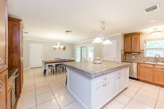 Building Photo - 8323 Lorrie Dr