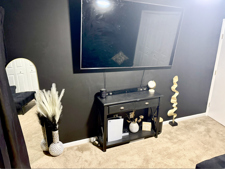 Building Photo - 421 Woodview Ln