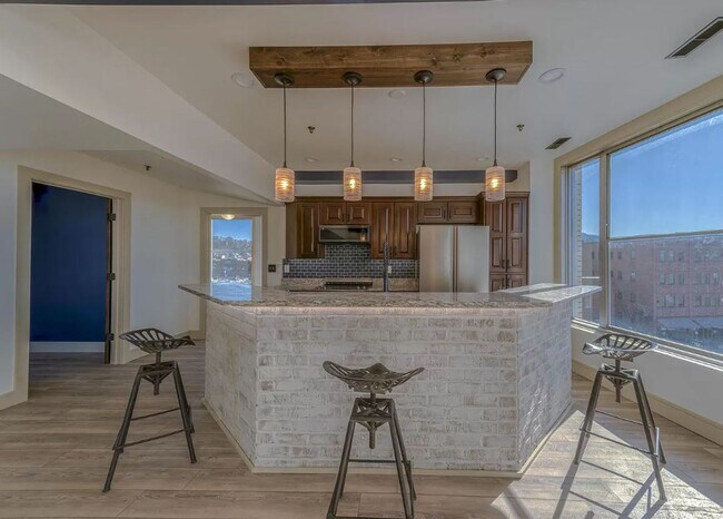 Building Photo - Fabulous 4/3.5 Loft with PANORAMIC Views of Johnson City, TN, $3650