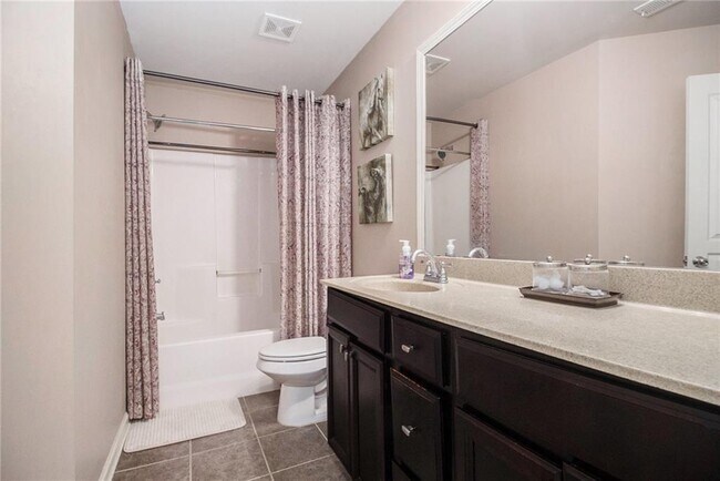 Building Photo - 2530 Thackery Ct