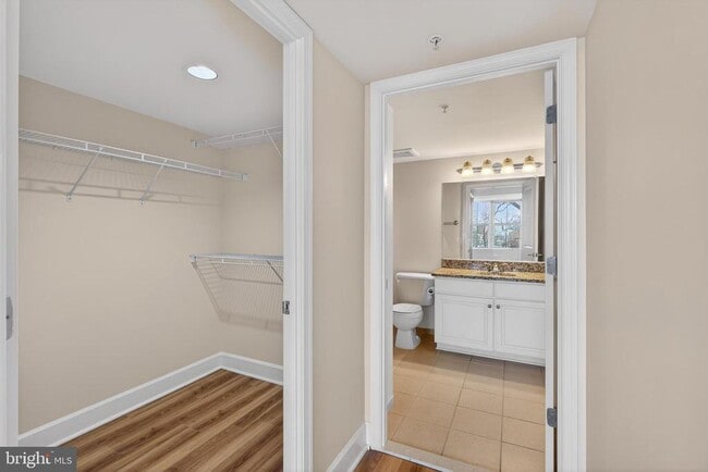 Building Photo - 11800 Sunset Hills Rd