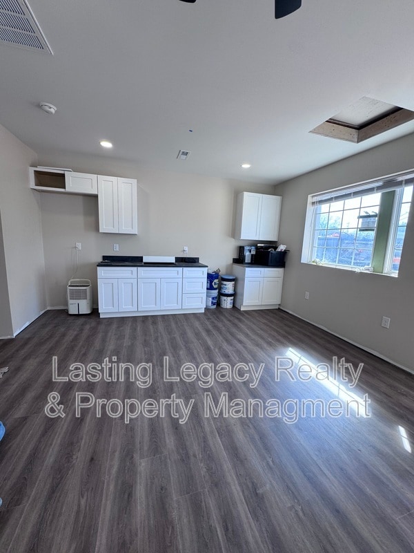 Building Photo - 441 E Depot St