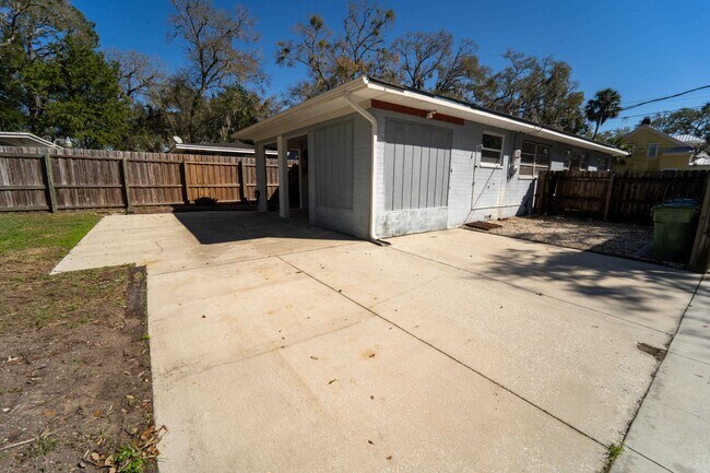 Building Photo - 64 Fullerwood Dr