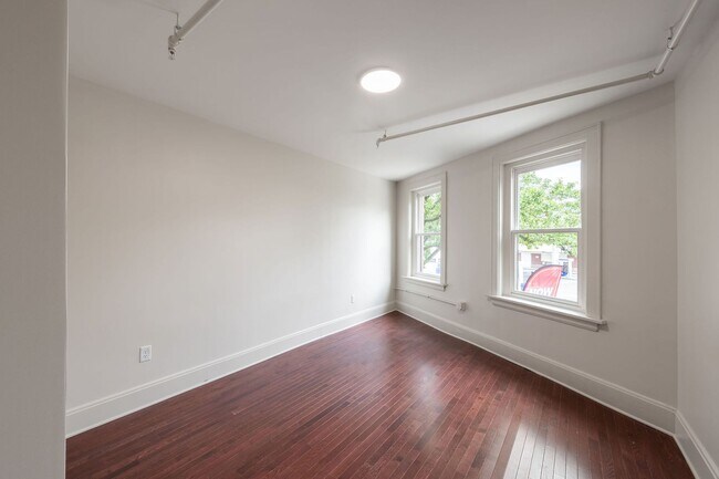 Building Photo - Coming Soon: 2BR Apartment – ETA 10/1/25