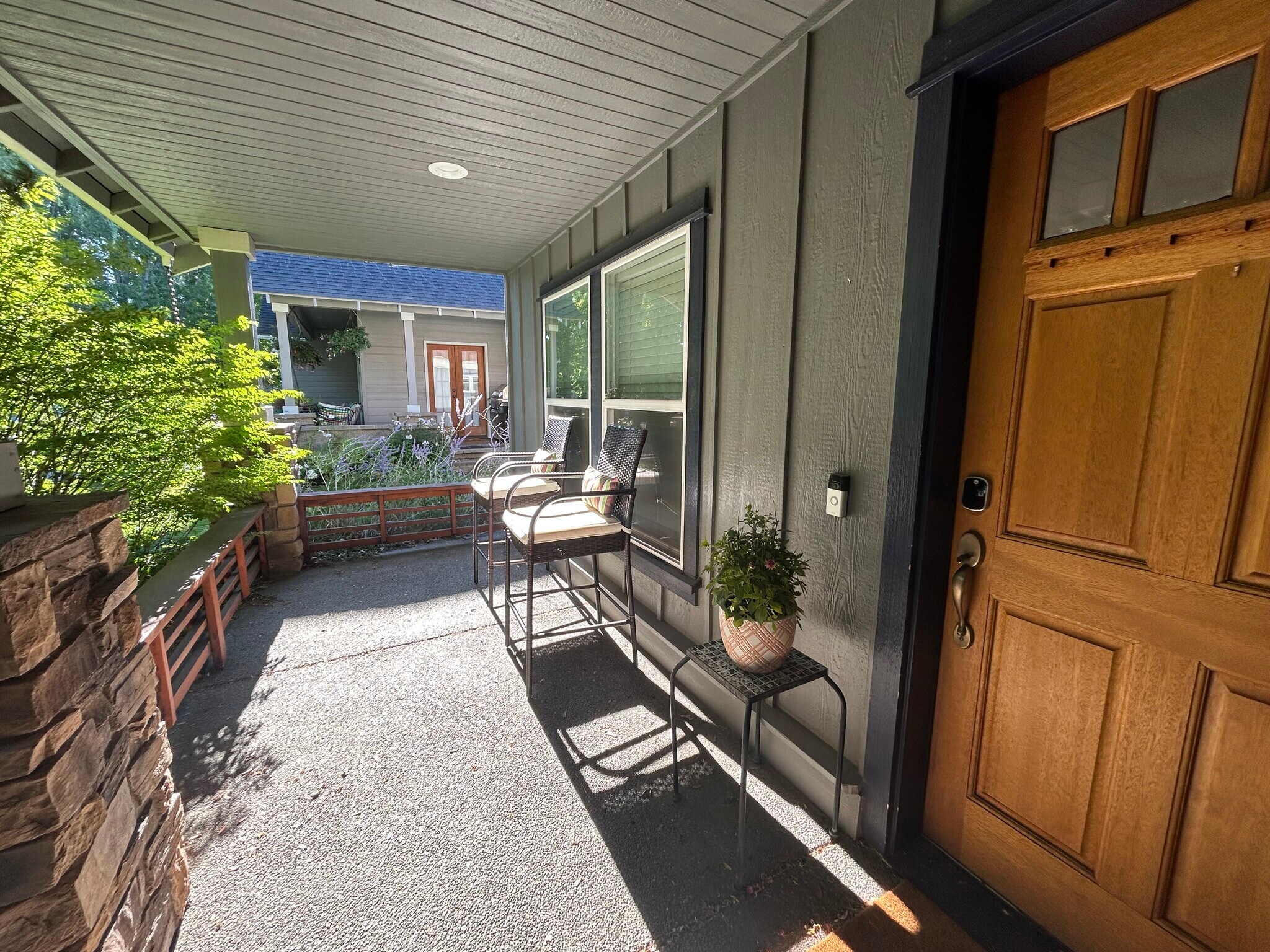 Building Photo - 21365 Oakview Dr