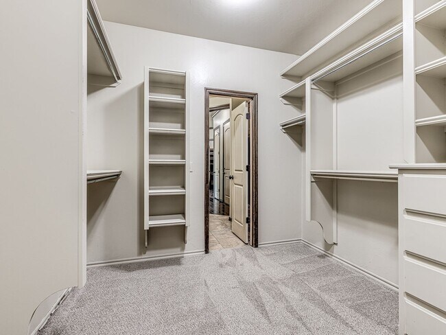 Building Photo - Luxury Rental Home in Edmond Schools + Com...