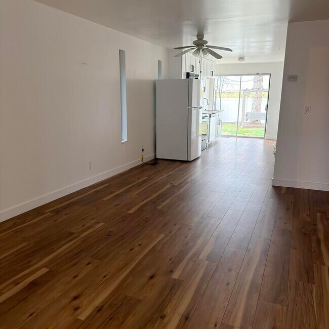 Building Photo - 7375 S Highland Dr