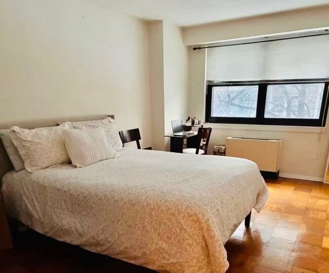 Building Photo - 2 Hawthorne Pl