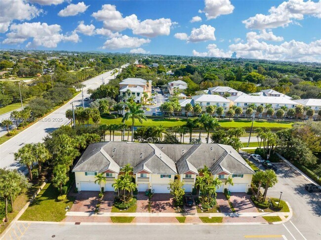 Building Photo - 4652 Horseshoe Cir