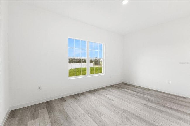 Building Photo - 833 Colville Dr