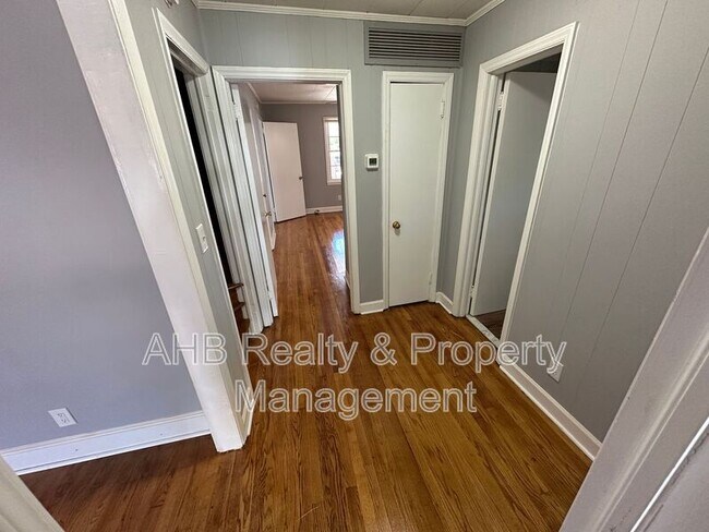 Building Photo - 528 Baldwin Rd