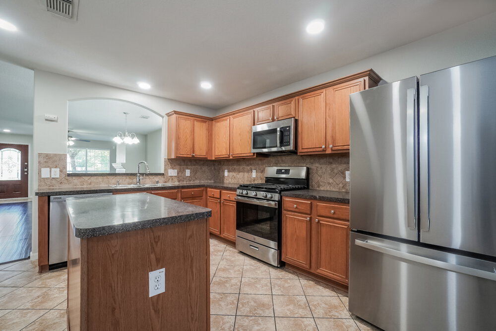 Building Photo - 23503 Maple View Dr