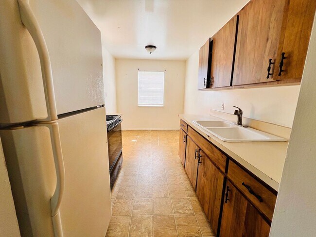 Building Photo - KNOX I