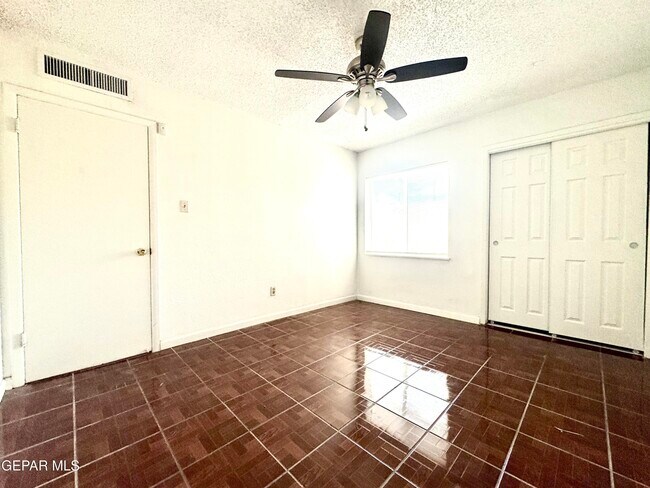 Building Photo - 209 San Saba Rd