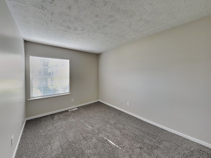 Building Photo - 83 N Wagon Rd