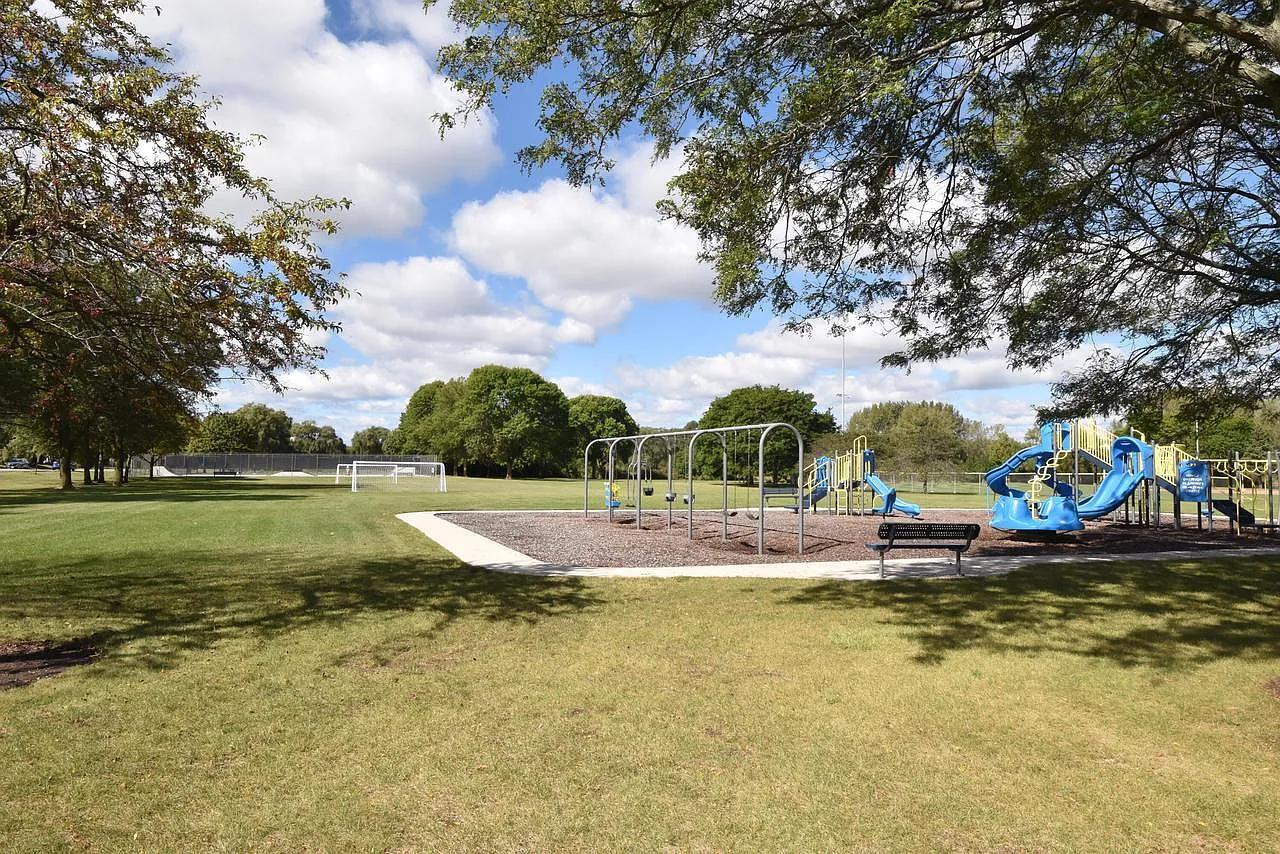 Building Photo - N114W17033 Armada Dr