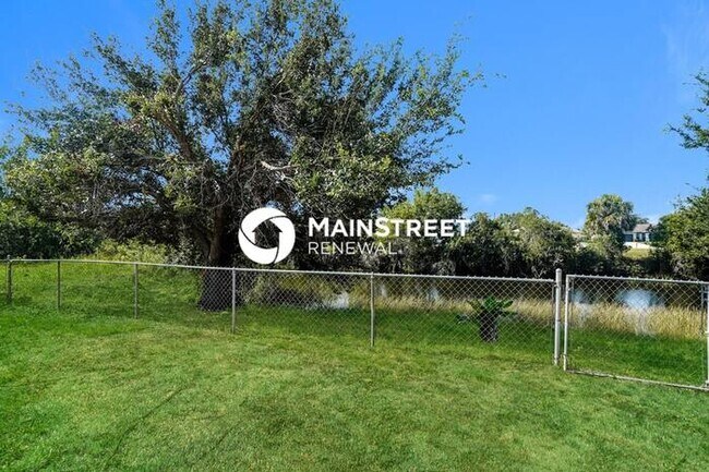 Building Photo - 3 Bedroom Pet-Friendly Home in Cape Coral, FL with Main Street Renewal
