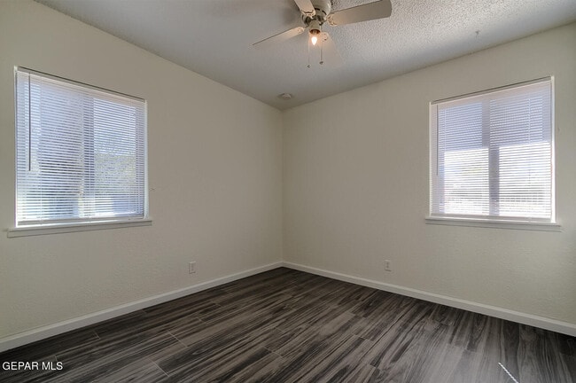 Building Photo - 10000 Jamaica St