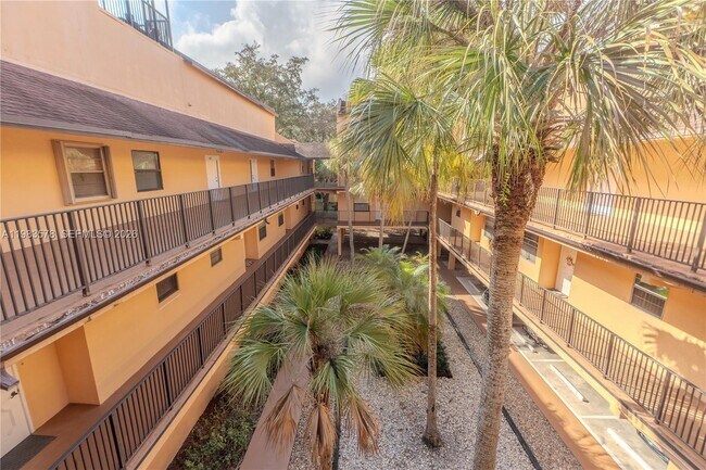 Building Photo - 430 Commodore Dr