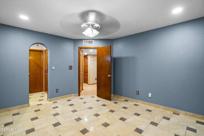 Building Photo - 1325 James Dudley Dr