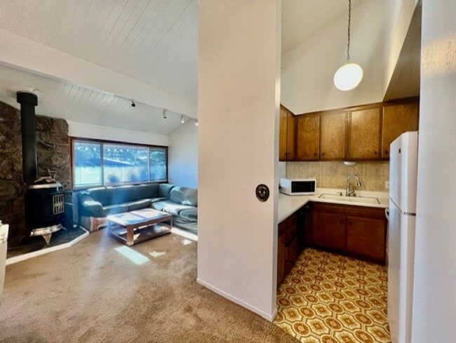Building Photo - Sierra Manors #49 – Long-Term Lease Opport...