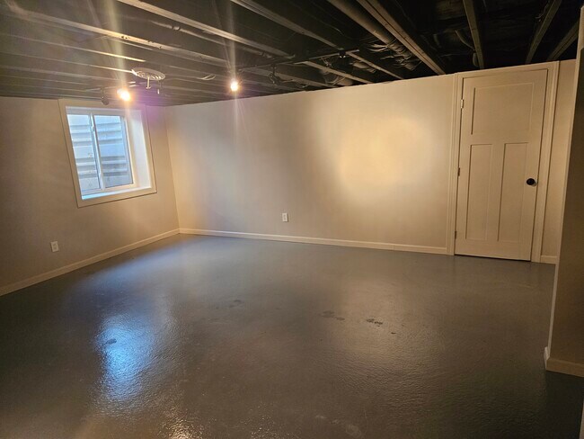 Clean Basement w/ egress window - 328 Pratt St
