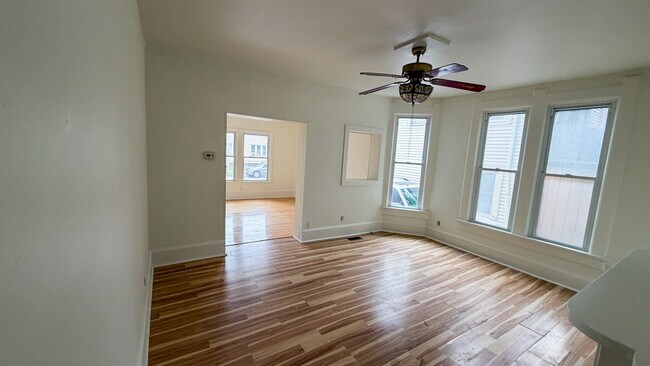 Building Photo - 413 W Mineral St