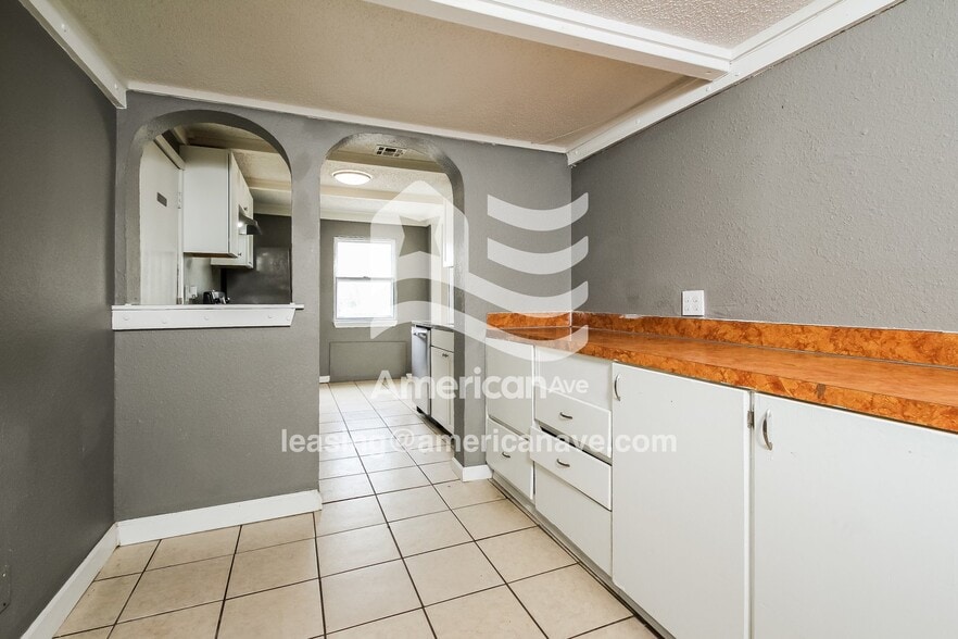 Building Photo - 1416 N Joplin Ave