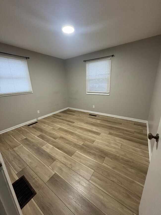 Building Photo - 5111 Cleveland Ave